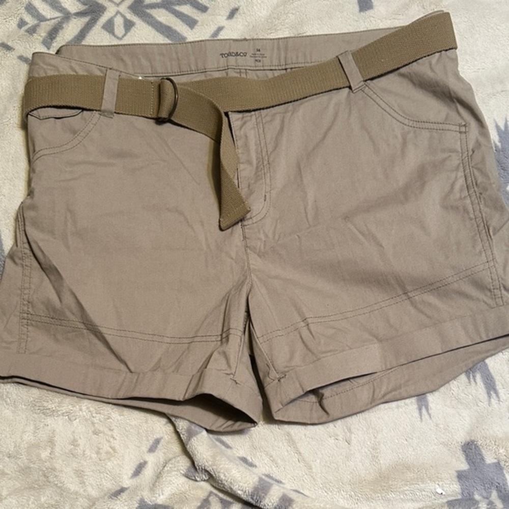 Toad&Co Women's organic cotton blend Cuffed Cargo Shorts with Belt - Tan